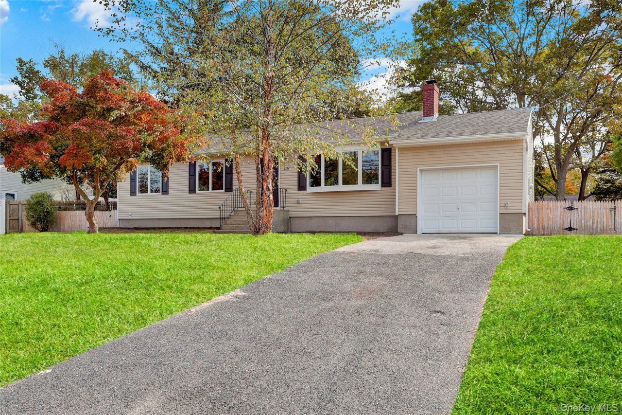 116 E Woodside Avenue, Patchogue, NY 11772 Main Photo
