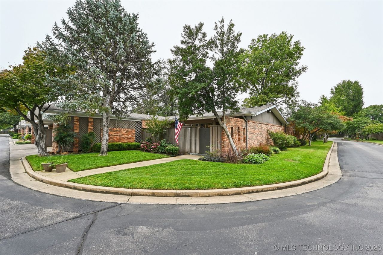 2112 E 60th Street, Unit J6, Tulsa, OK 74105 Main Photo