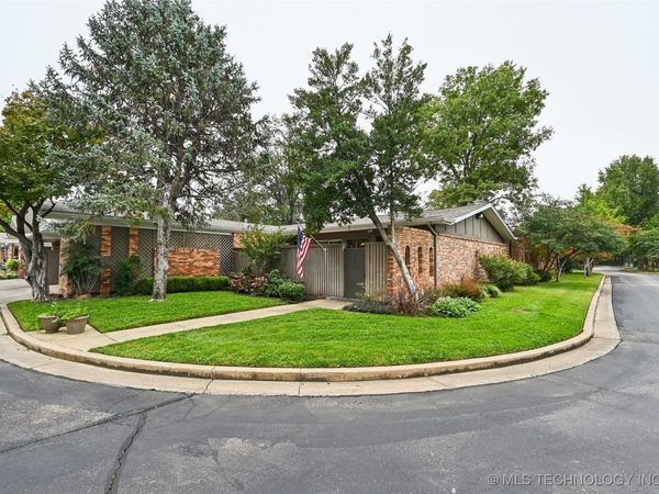 2112 E 60th Street, Unit J6, Tulsa, OK 74105