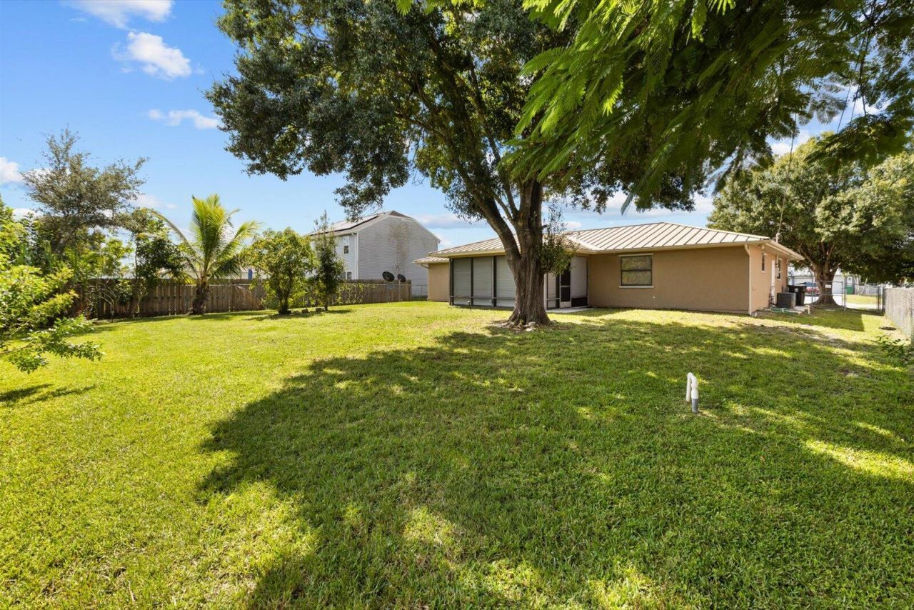 1825 SW Cameo Boulevard, Port Saint Lucie, FL 34953 Photo
