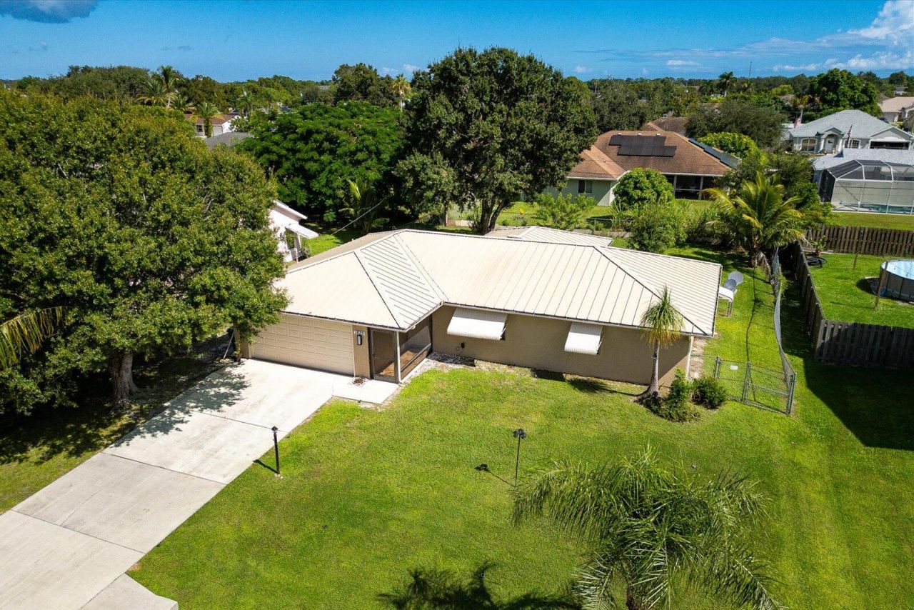 1825 SW Cameo Boulevard, Port Saint Lucie, FL 34953 Photo