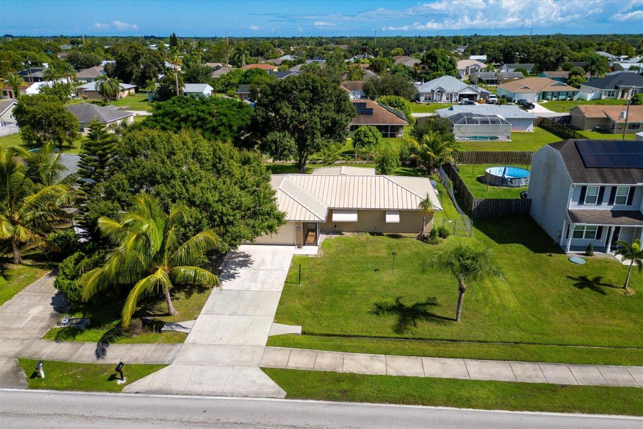 1825 SW Cameo Boulevard, Port Saint Lucie, FL 34953 Photo