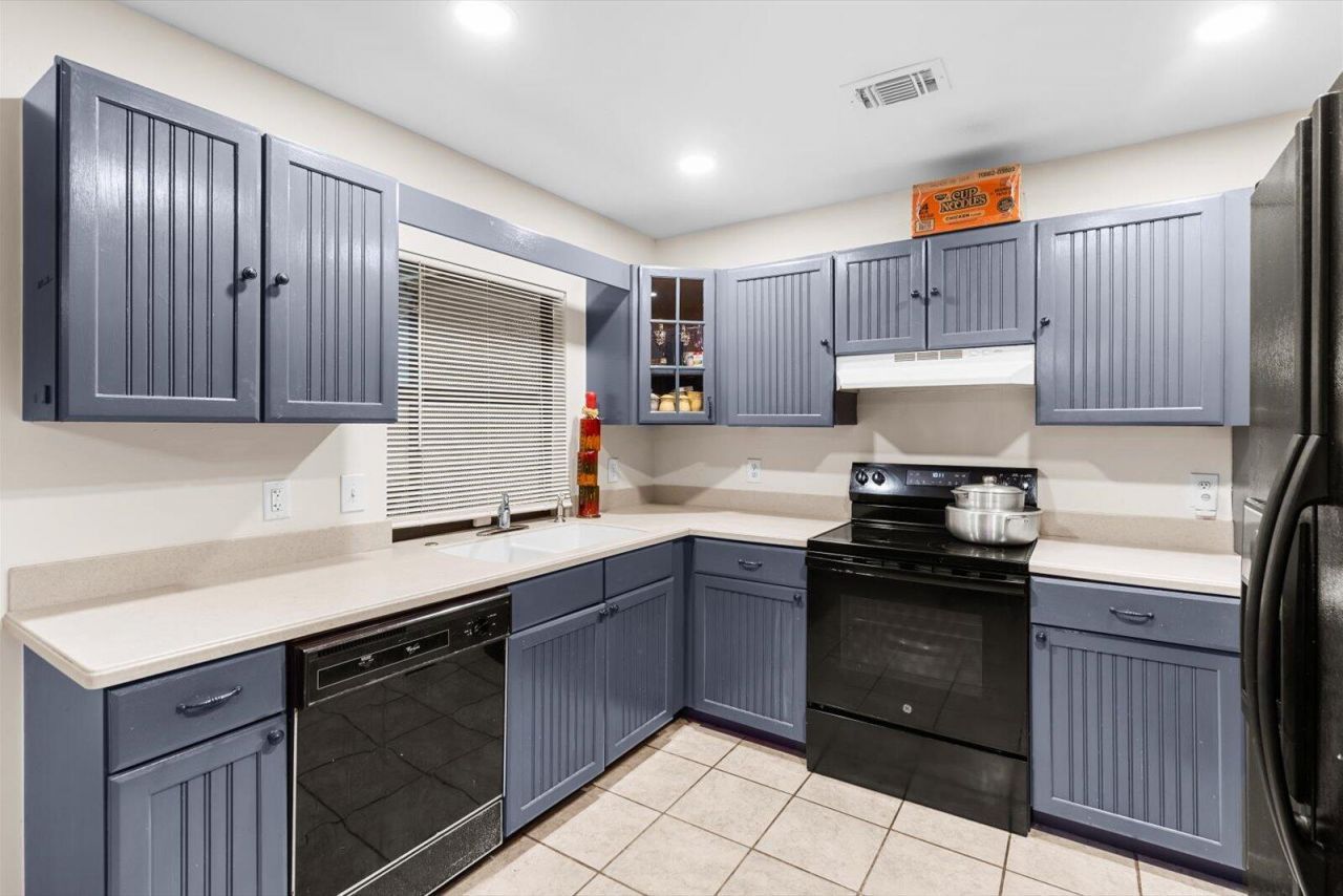 1825 SW Cameo Boulevard, Port Saint Lucie, FL 34953 Photo