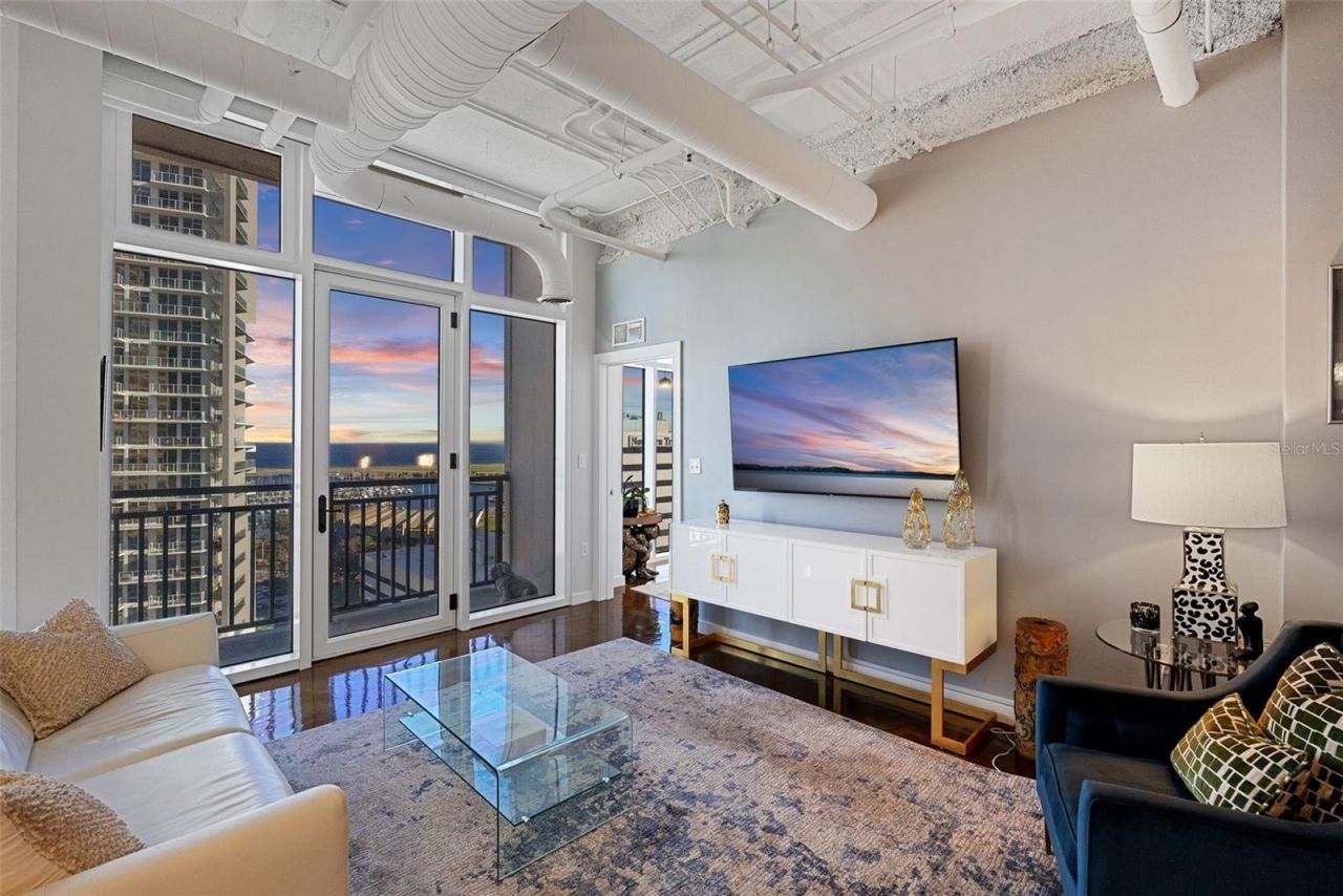 175 2nd Street S, Unit P-08, Saint Petersburg, FL 33701 Photo