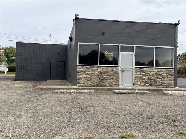 2030 Whipple Avenue NW, Canton, OH 44708