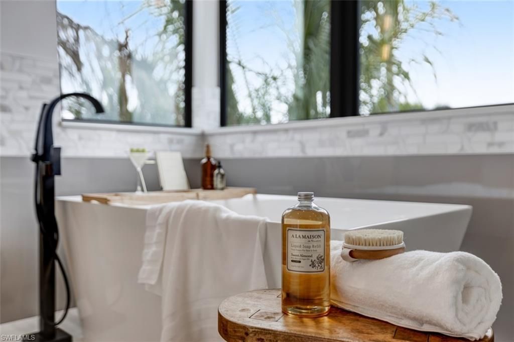 15 Bayview Blvd, Fort Myers Beach, FL 33931 Photo