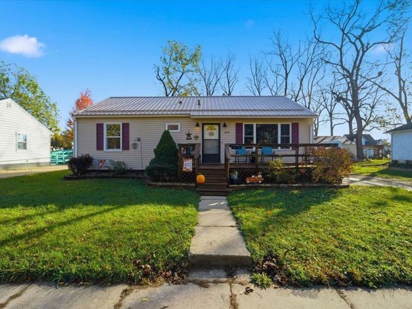 825 1ST AVE SW, Oelwein, IA 50662