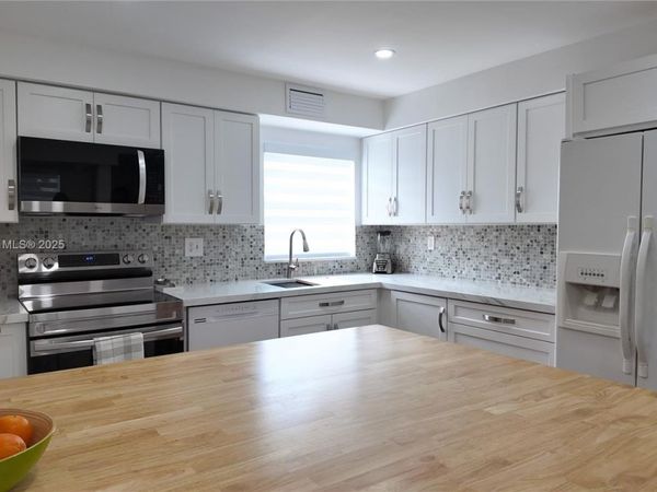 4555 SW 68th Ct Cir, Unit 111, Miami, FL 33155