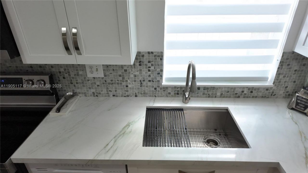 4555 SW 68th Ct Cir, Unit 111, Miami, FL 33155 Photo