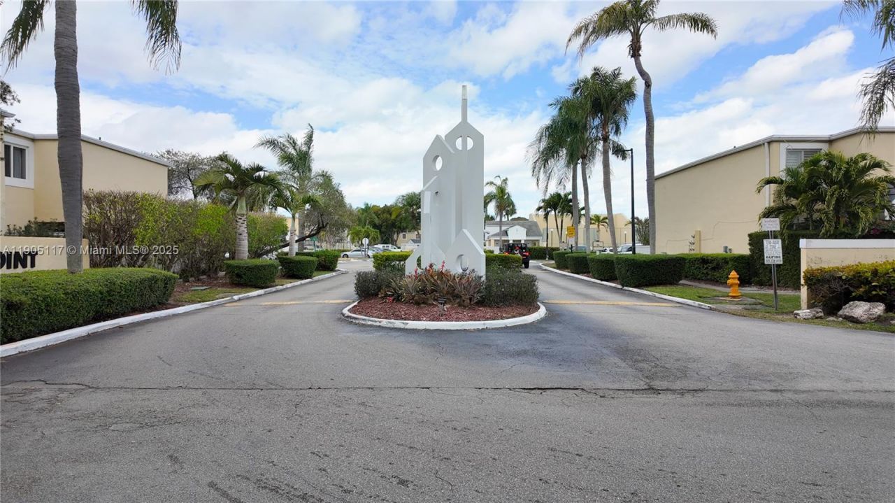 4555 SW 68th Ct Cir, Unit 111, Miami, FL 33155 Photo