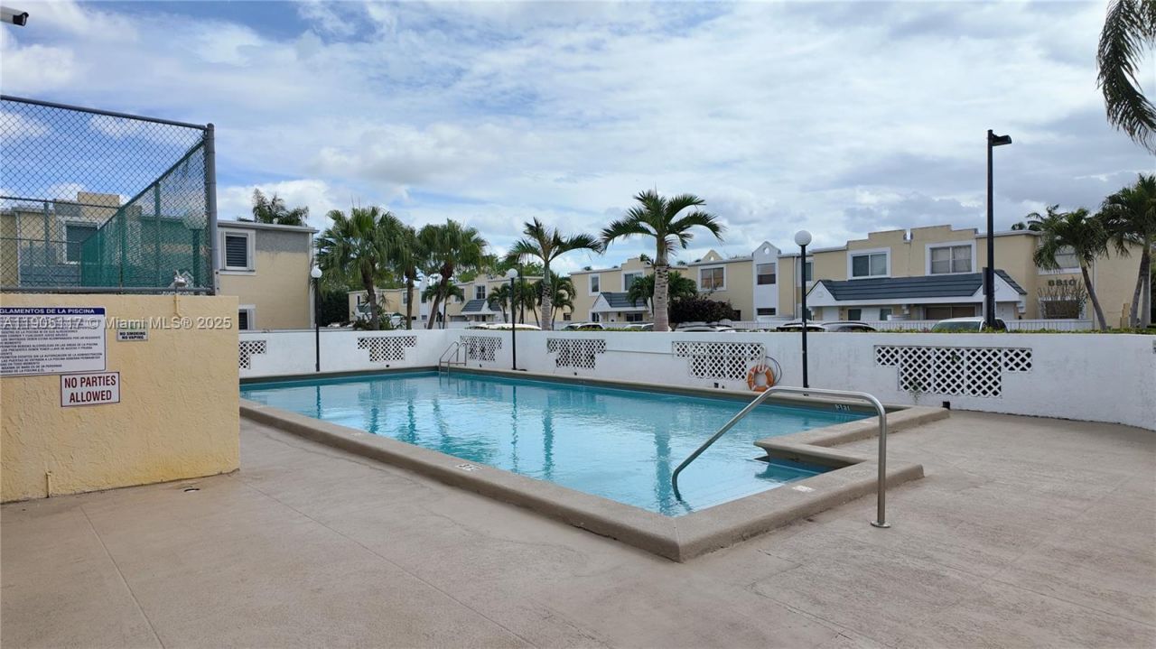4555 SW 68th Ct Cir, Unit 111, Miami, FL 33155 Photo