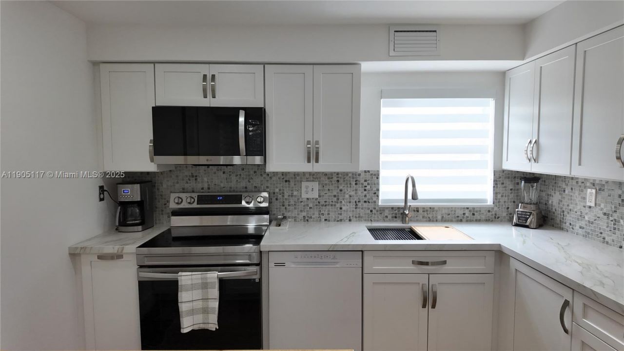 4555 SW 68th Ct Cir, Unit 111, Miami, FL 33155 Photo