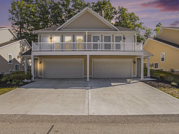17539 Beechwood Lane, Spring Lake, MI 49456