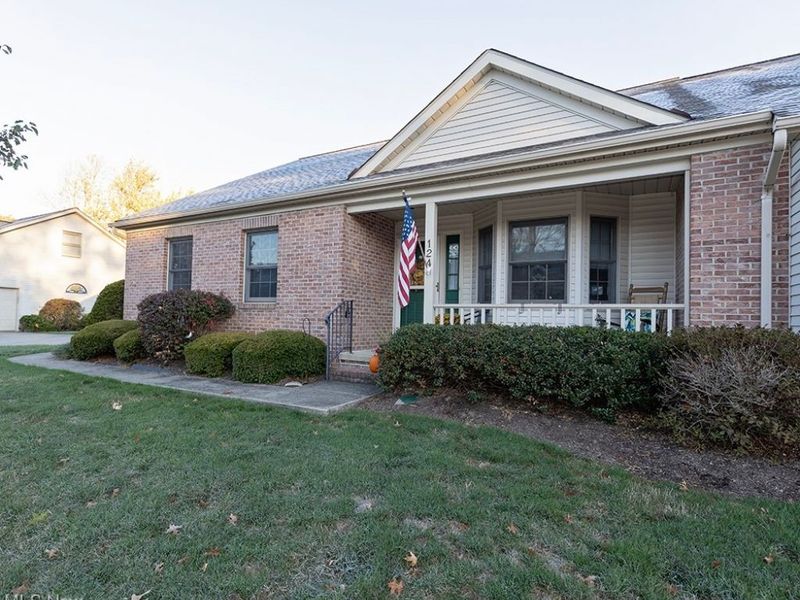 124 Oakley Green Drive, Elyria, OH 44035 Photo 2