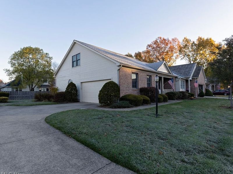 124 Oakley Green Drive, Elyria, OH 44035 Photo 3