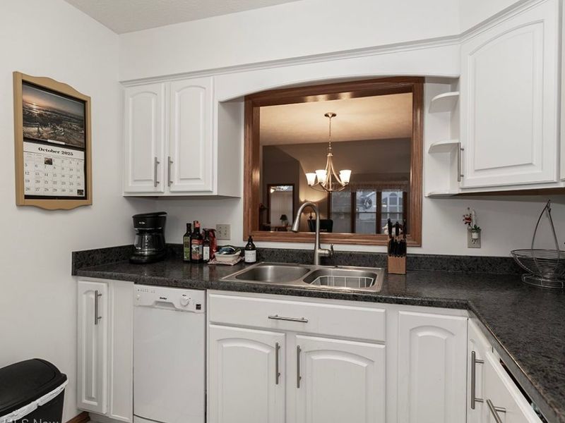 124 Oakley Green Drive, Elyria, OH 44035 Photo 8