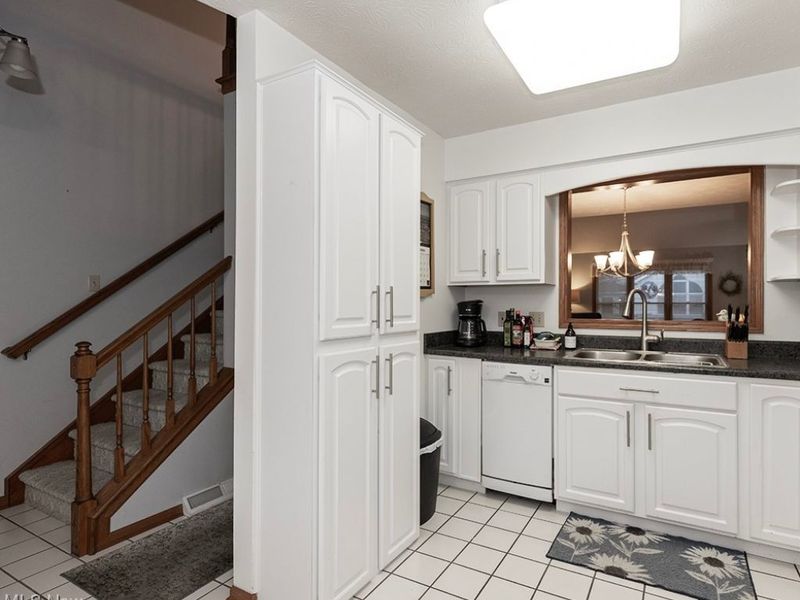 124 Oakley Green Drive, Elyria, OH 44035 Photo 9