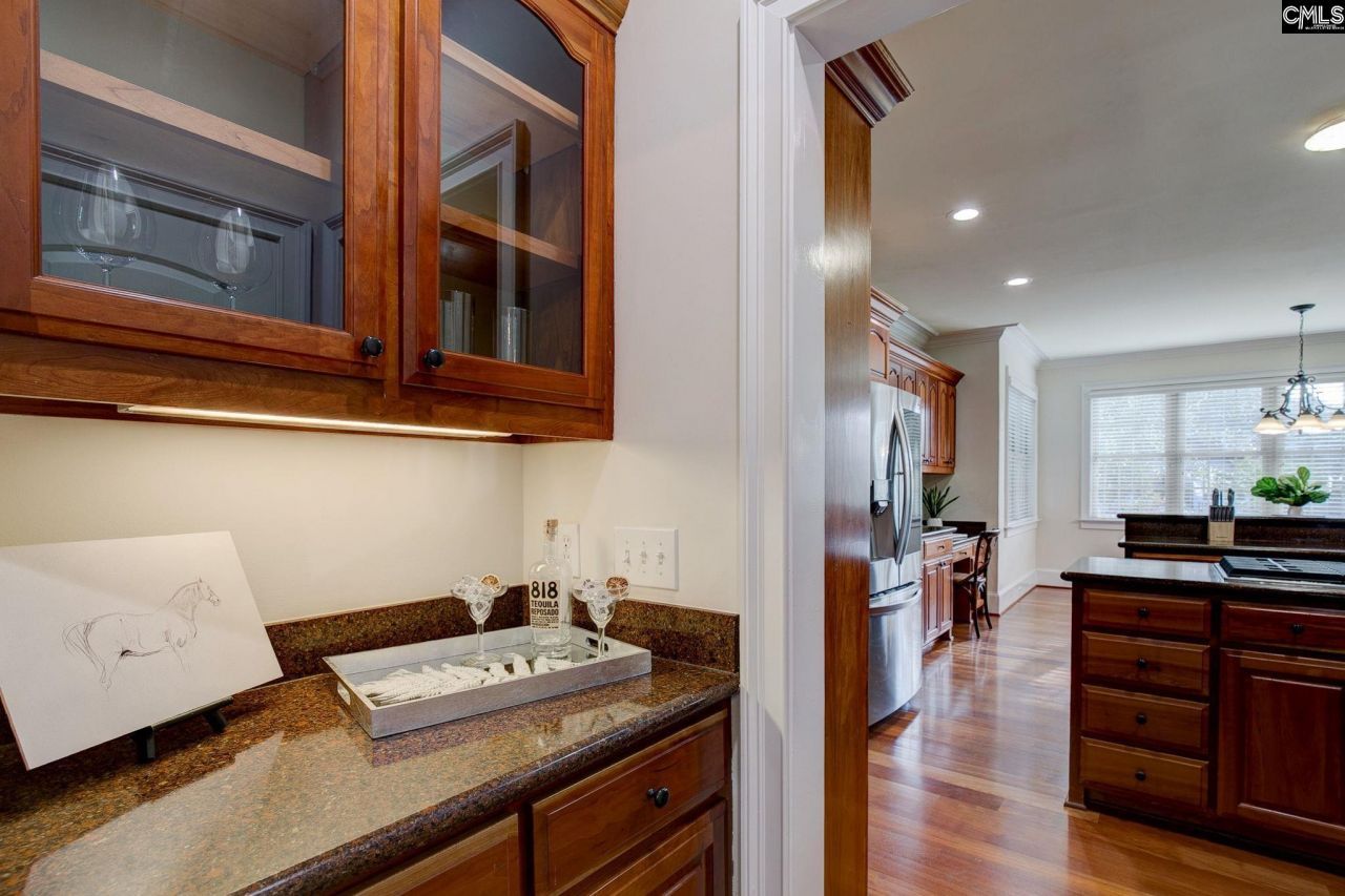 111 Crestwater Drive Photo 10