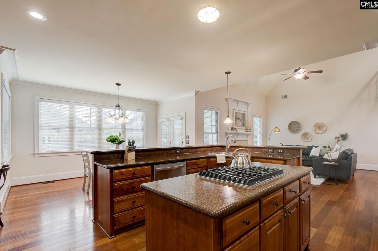 111 Crestwater Drive Photo 11