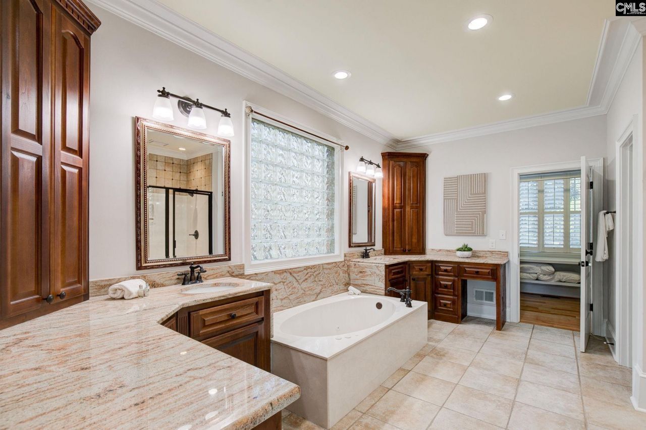 111 Crestwater Drive Photo 33