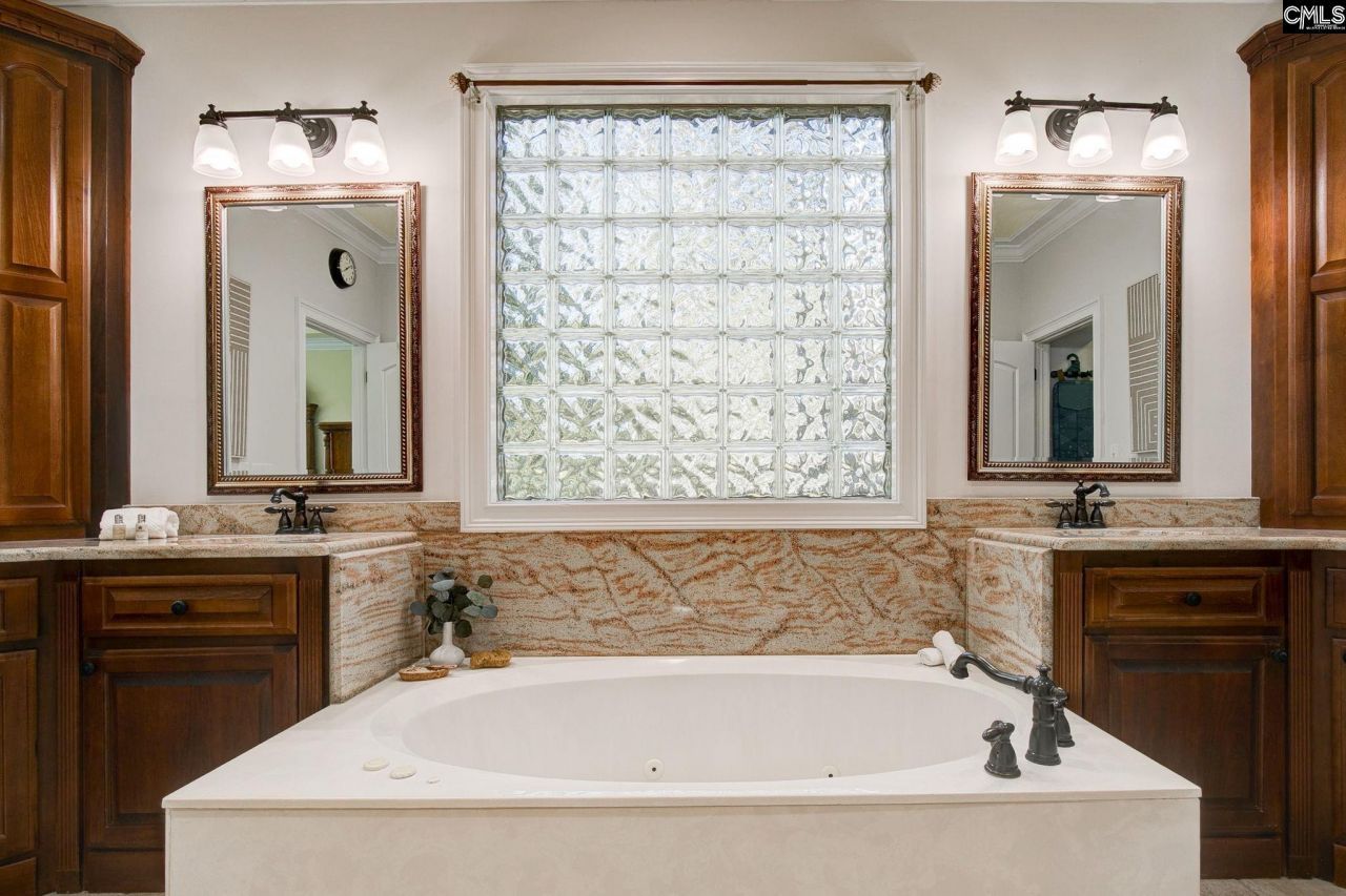 111 Crestwater Drive Photo 34