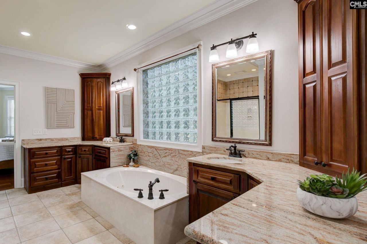 111 Crestwater Drive Photo 35