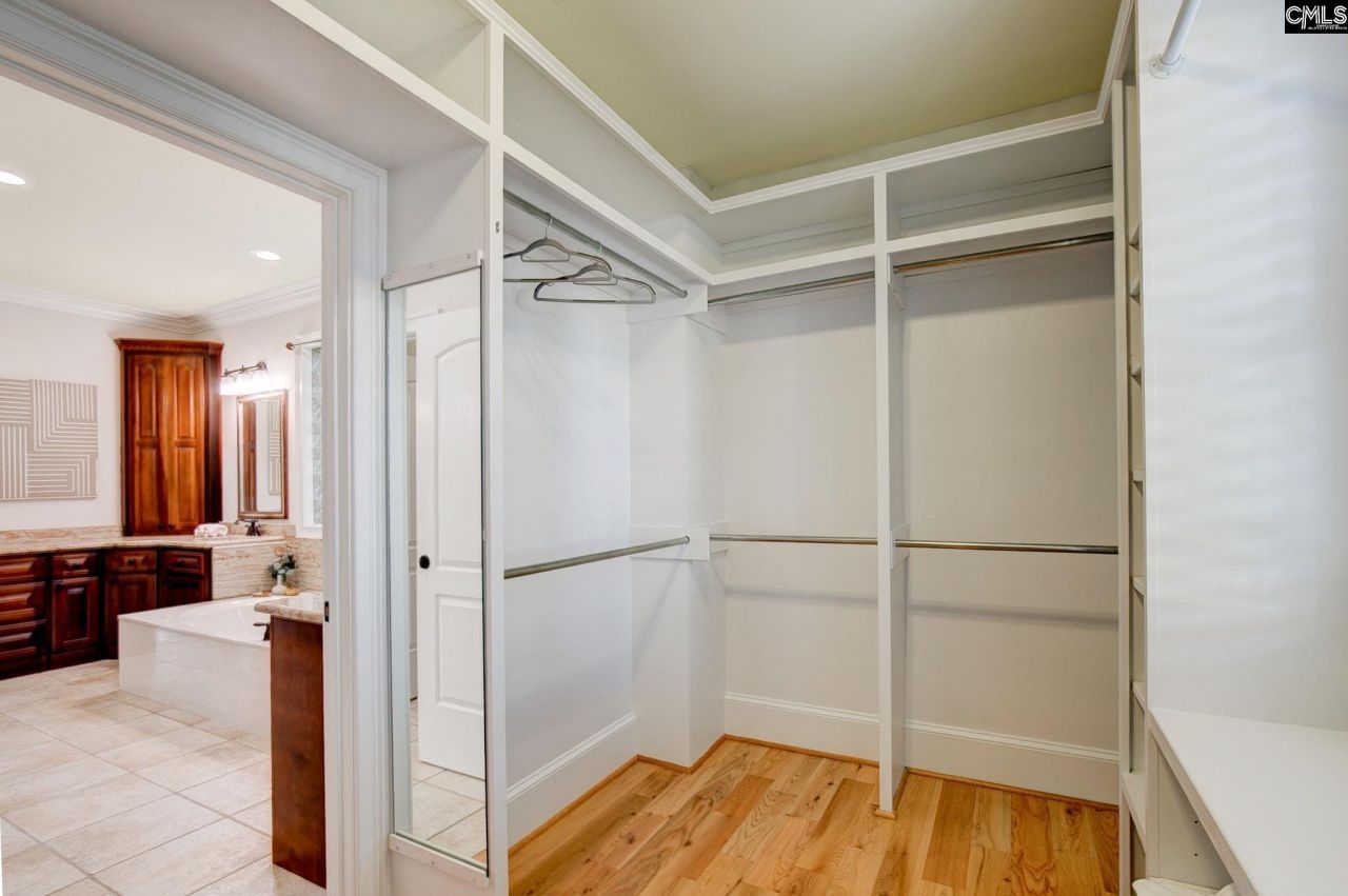 111 Crestwater Drive Photo 36