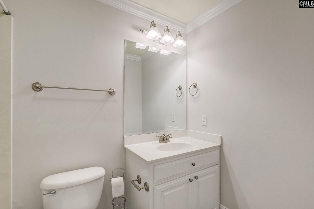 111 Crestwater Drive Photo 44