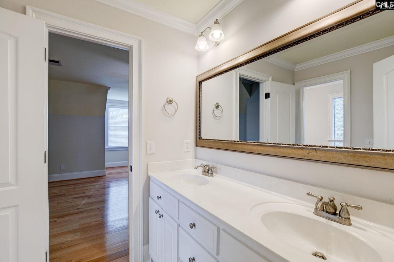 111 Crestwater Drive Photo 47