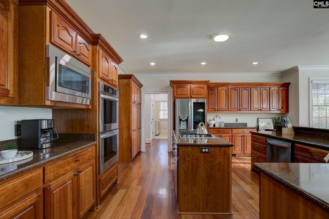 111 Crestwater Drive Photo 5