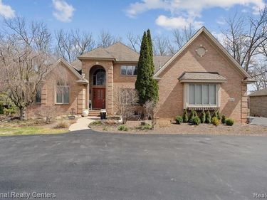 1449 GLENEAGLES, Highland Twp, MI 48357