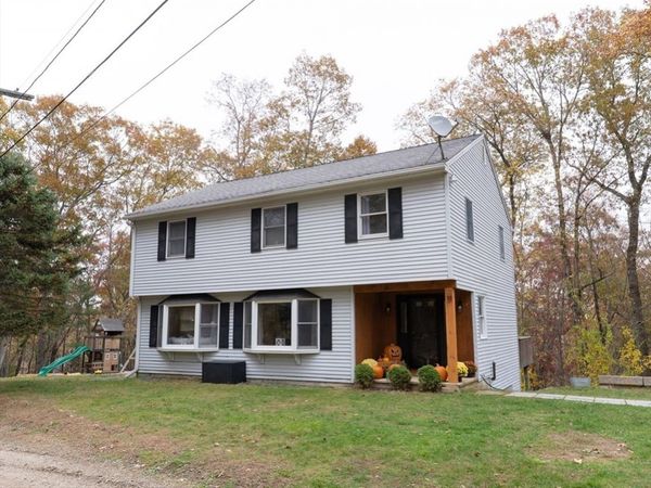 15 Cherokee Rd, Holland, MA 01521