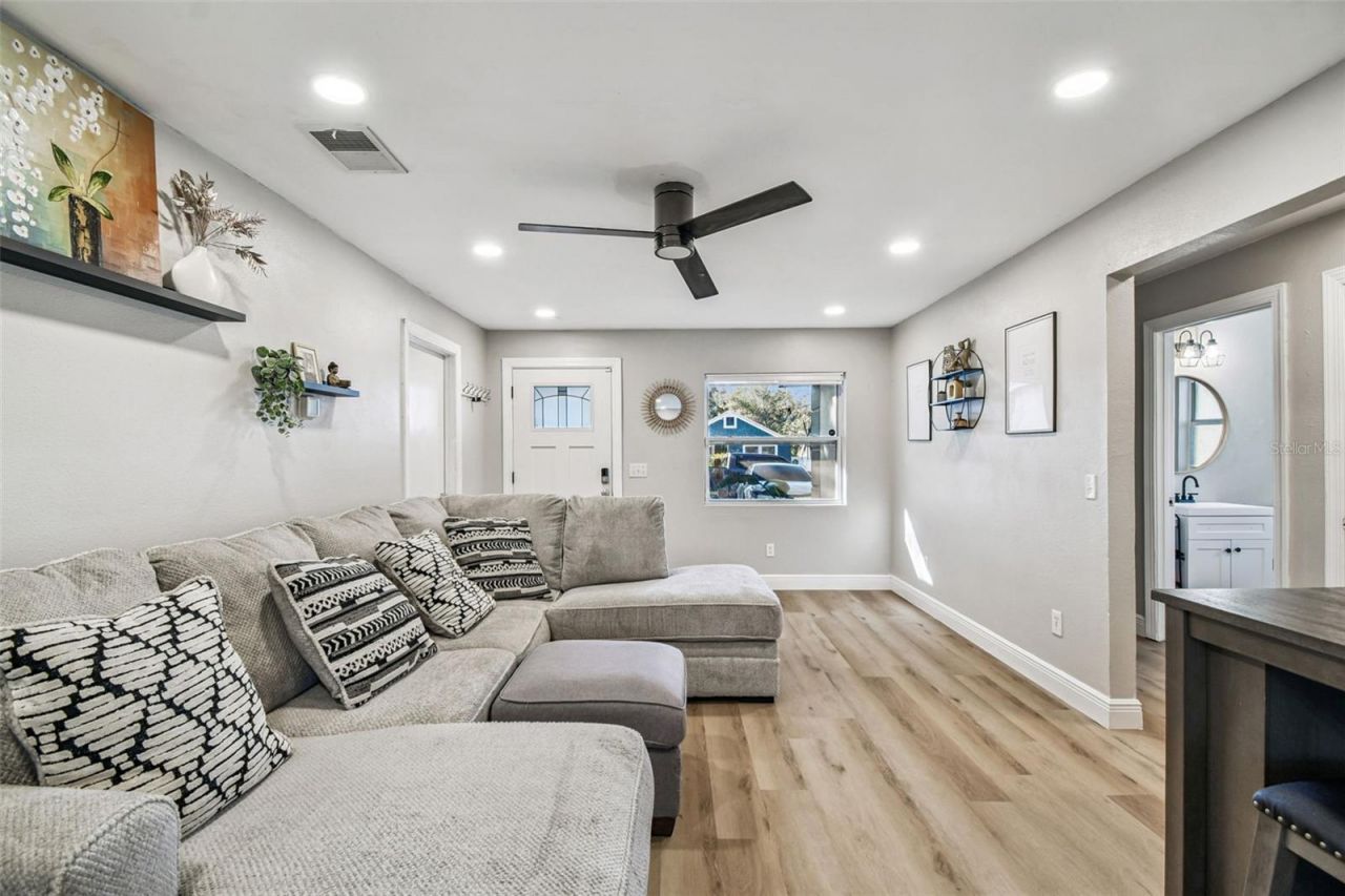 1706 E Chelsea Street, Tampa, FL 33610 Photo