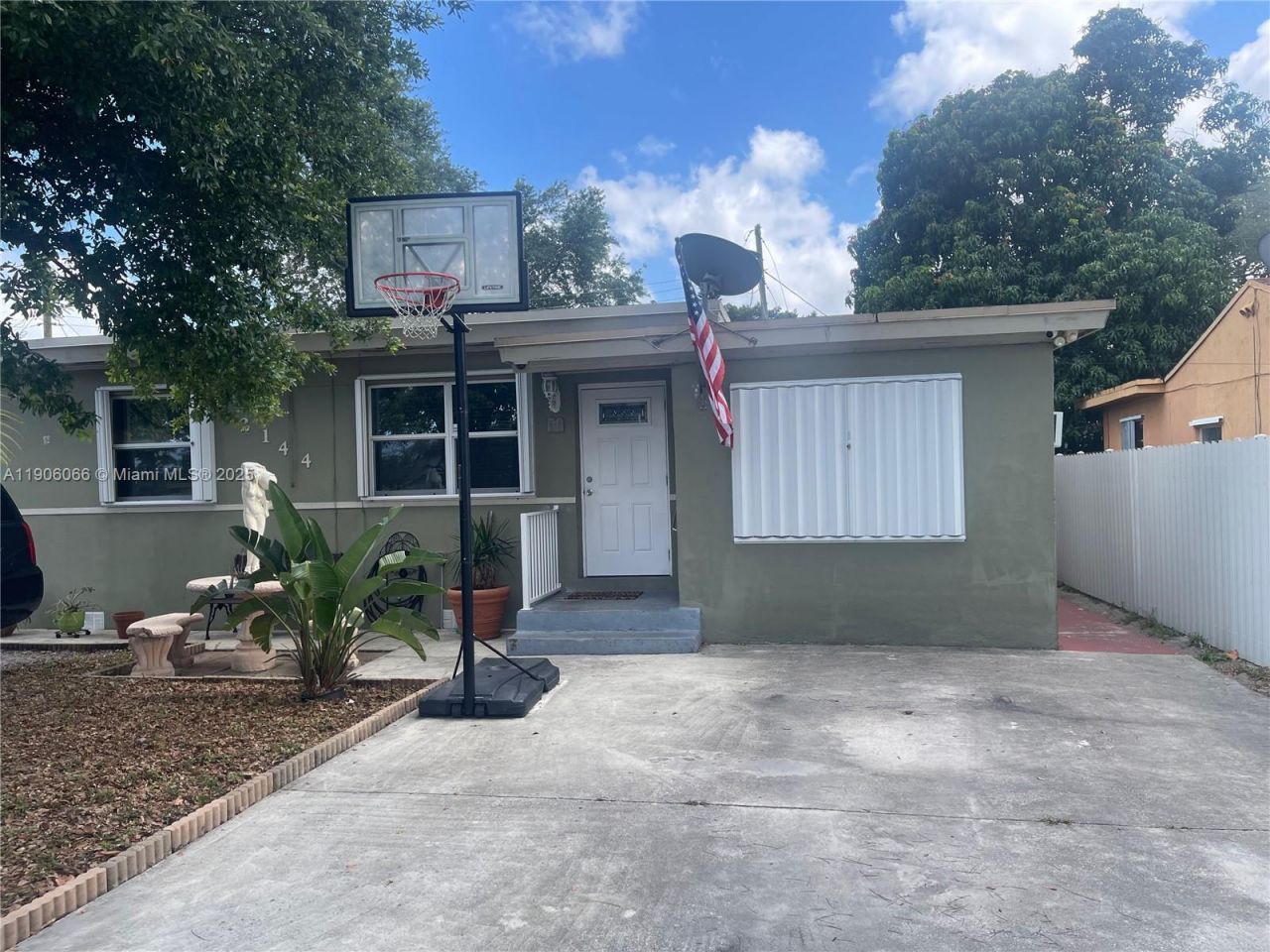2144 NW 85th St, Miami, FL 33147 Photo