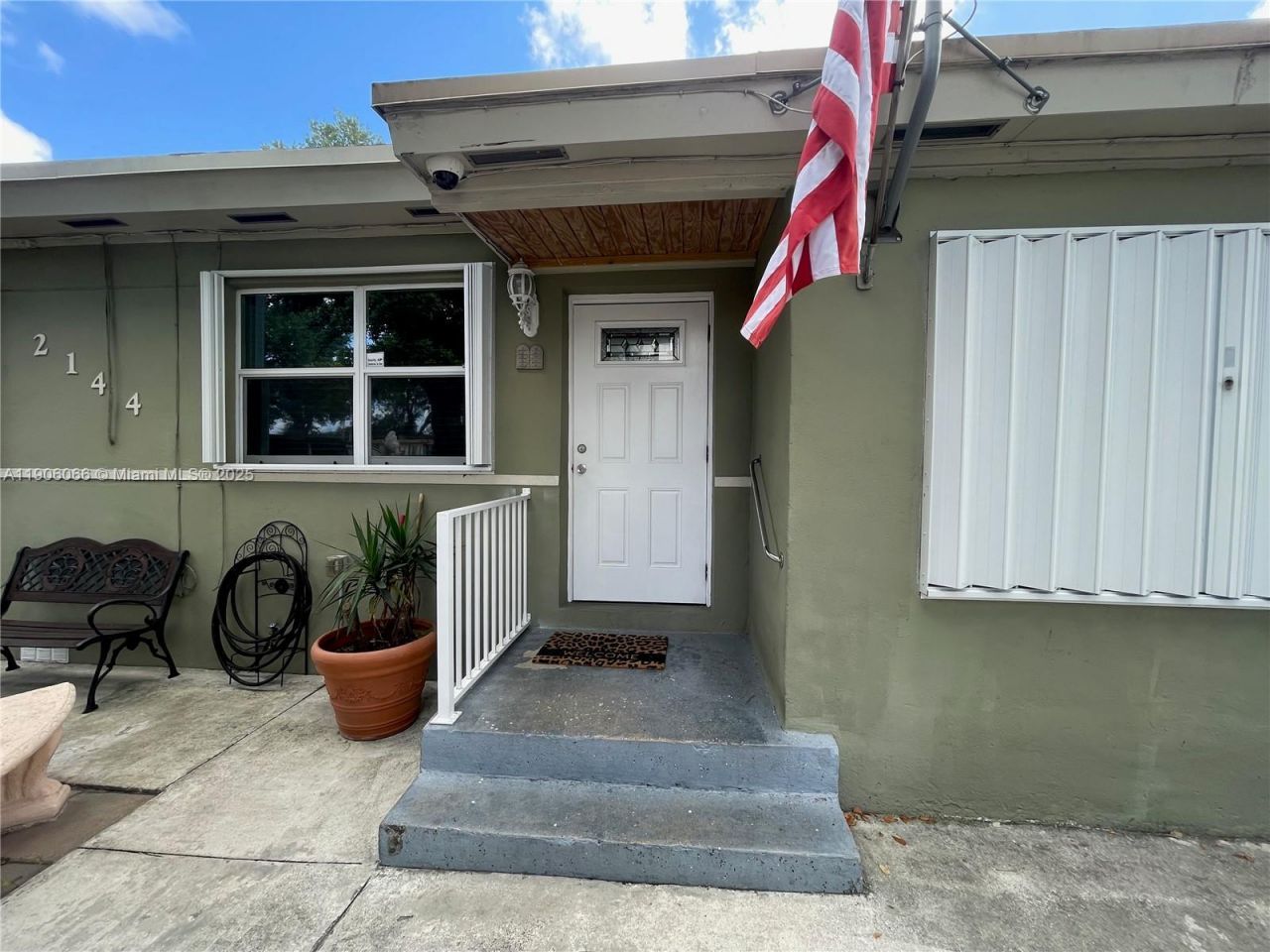 2144 NW 85th St, Miami, FL 33147 Photo