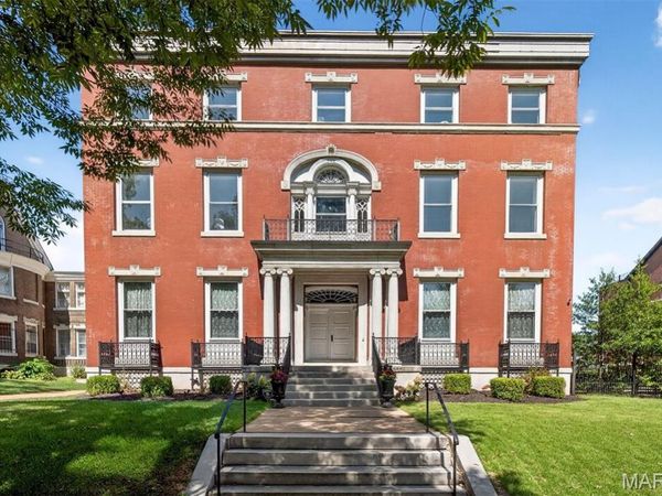 4341 Westminster Place, St Louis, MO 63108