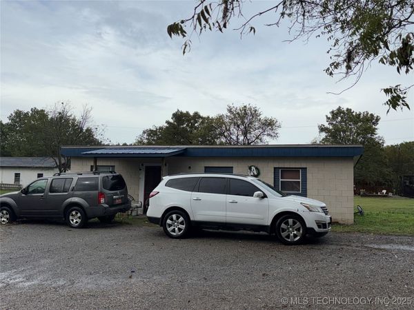 527 SW 2nd Street , Adair, OK 74330