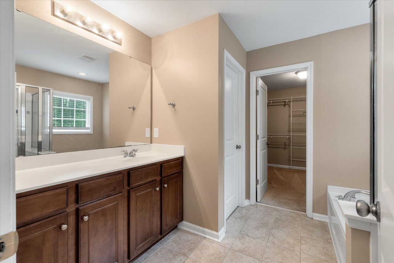 3005 Banbury Cross Ct Court Photo 17