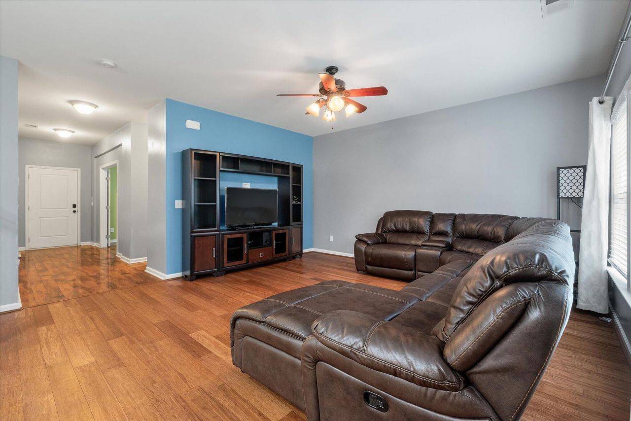 3005 Banbury Cross Ct Court Photo 7