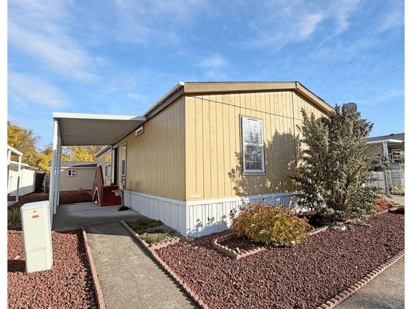 1570 S Peach Street, Unit 106, Medford, OR 97501