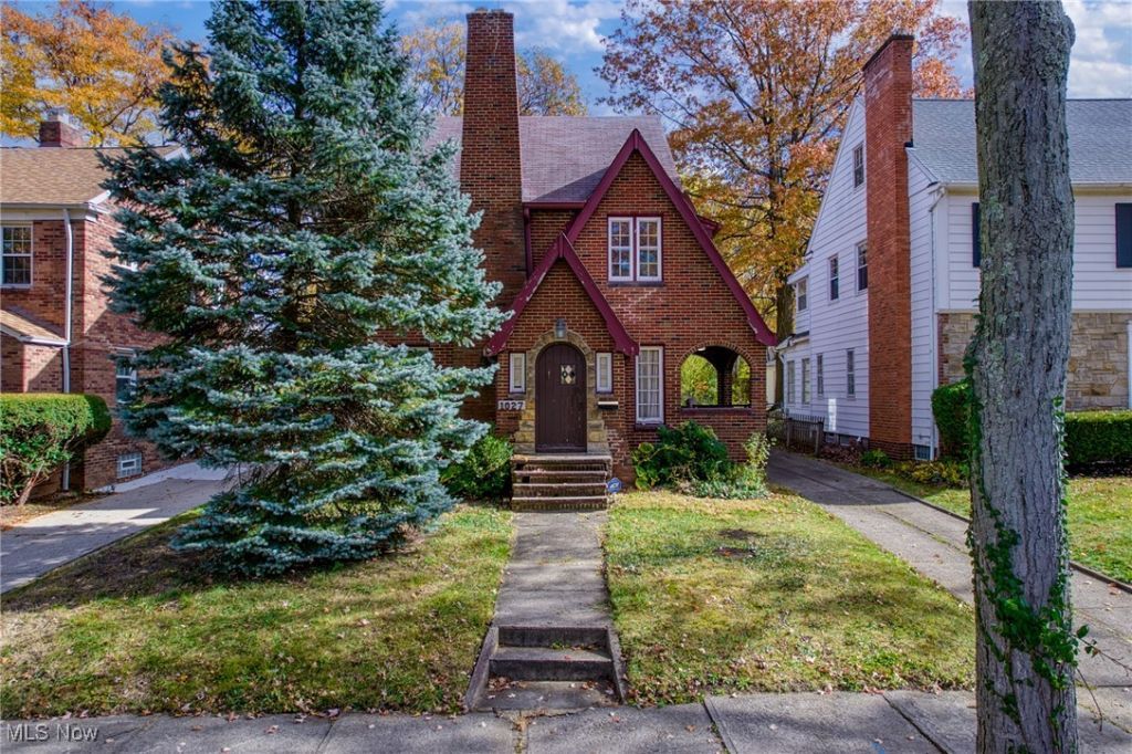 1027 Pennfield Road, Cleveland, OH 44121 Main Photo