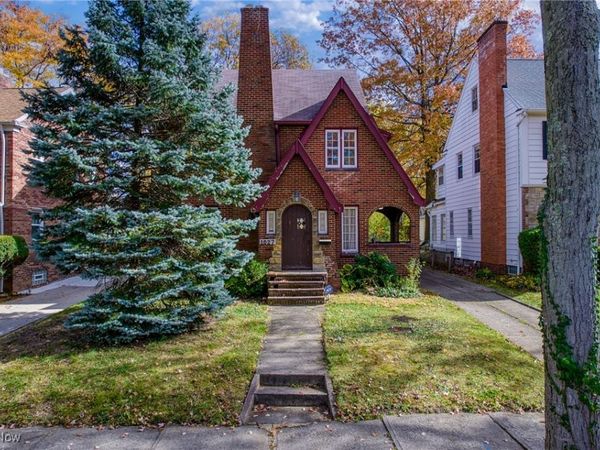1027 Pennfield Road, Cleveland, OH 44121
