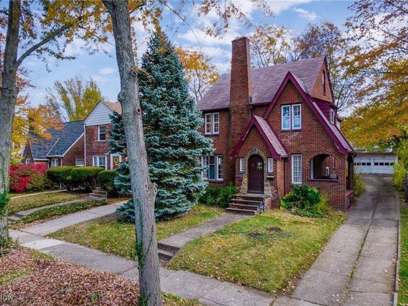 1027 Pennfield Road, Cleveland, OH 44121 Photo 2