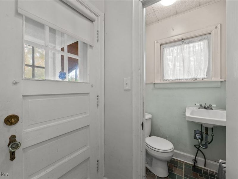 1027 Pennfield Road, Cleveland, OH 44121 Photo 30