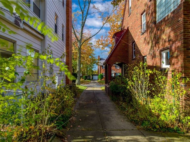 1027 Pennfield Road, Cleveland, OH 44121 Photo 4