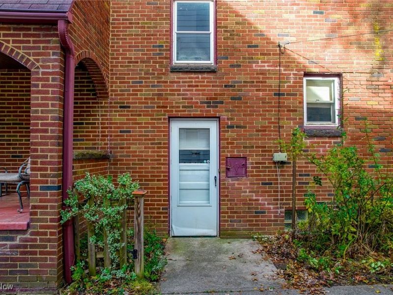 1027 Pennfield Road, Cleveland, OH 44121 Photo 5