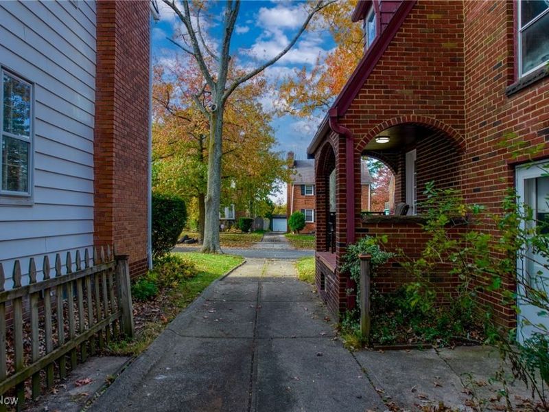 1027 Pennfield Road, Cleveland, OH 44121 Photo 6
