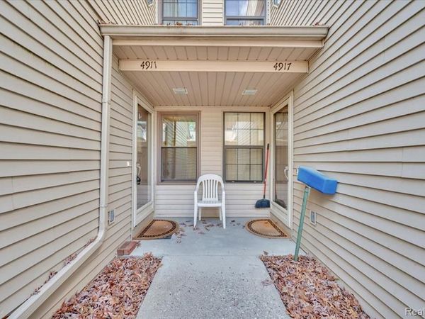 4911 Oak Hill Drive, Waterford Twp, MI 48329