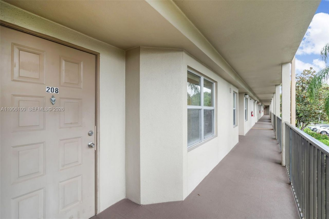 550 SW 137th Ave, Unit 208L, Pembroke Pines, FL 33027 Photo