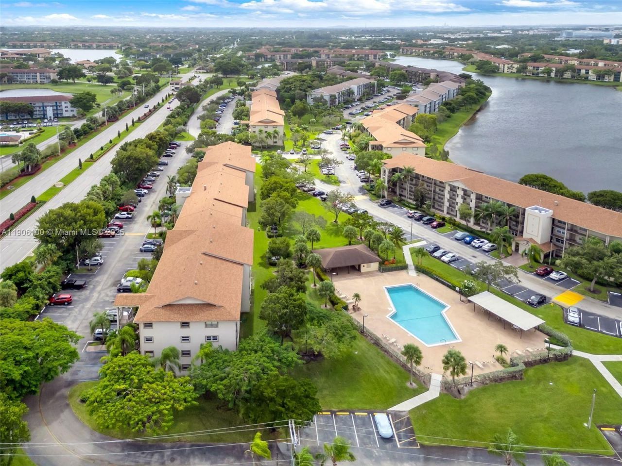 550 SW 137th Ave, Unit 208L, Pembroke Pines, FL 33027 Photo